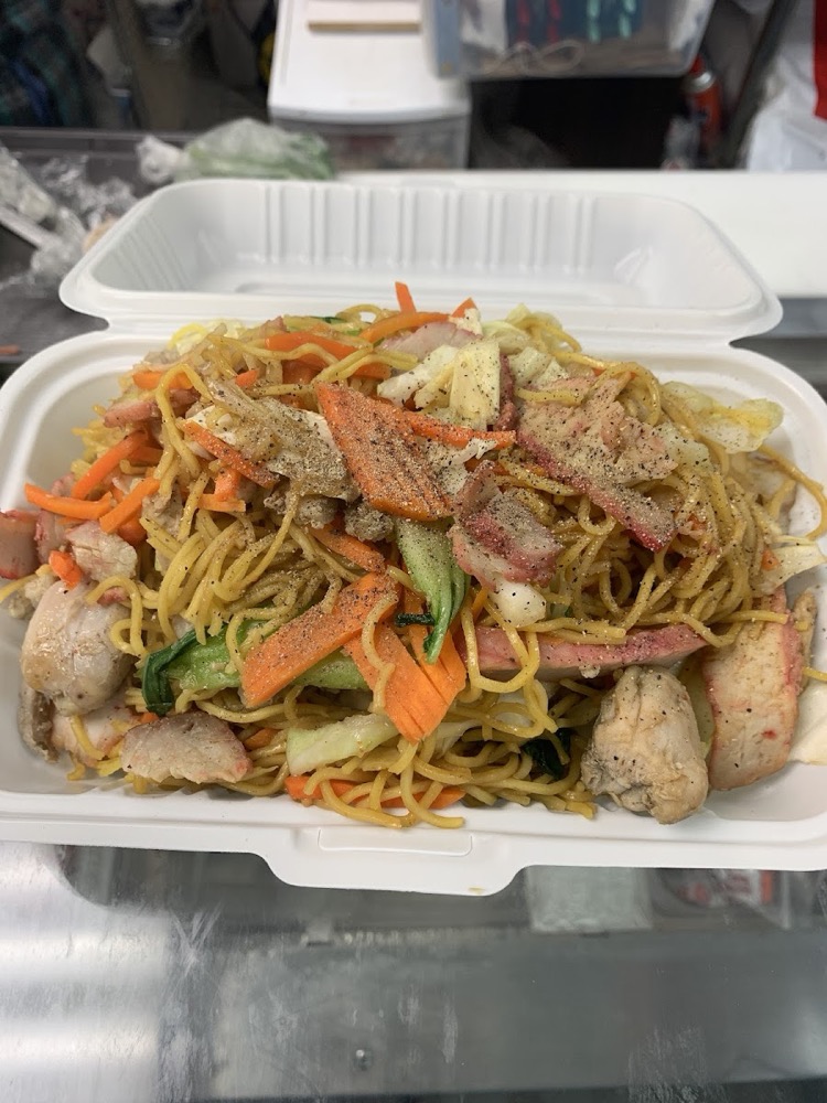 Chow mein takeaway box at 88 Foods